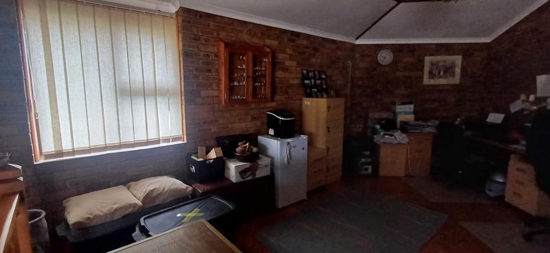 5 Bedroom Property for Sale in Sandbaai Western Cape